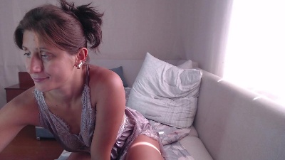 Marina1995 live cam on Cam4