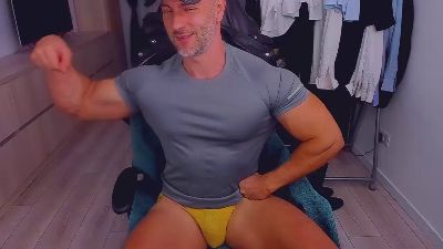MarisMuscle live cam on Cam4
