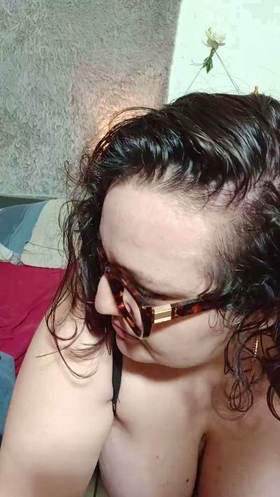 Maritomoglie46 live cam on Cam4