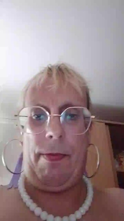 Martatrans live cam on Cam4