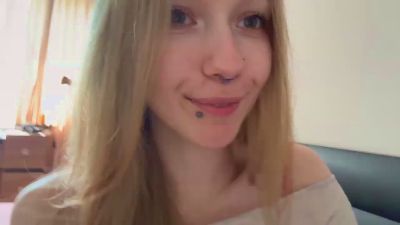 MarvaHelland live cam on Cam4