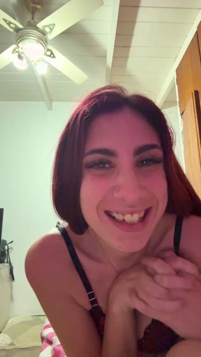 Marverde22 live female webcam from Argentina