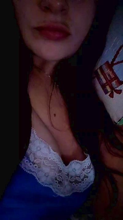 Marymonella2 live cam on Cam4