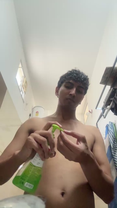 Maskboy_2003 live cam on Cam4