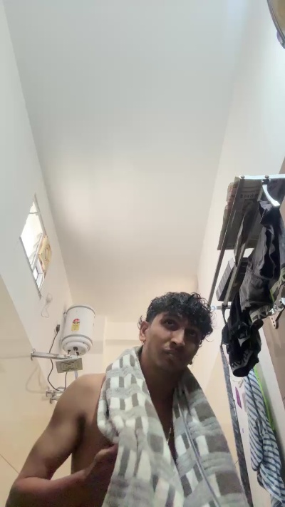 Maskboy_2003 live cam on Cam4