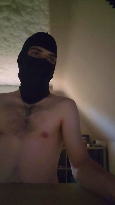 Masked live cam on Cam4