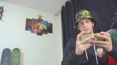 Master_Skater live cam on Cam4