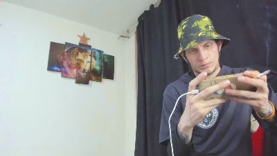 Master_Skater live cam on Cam4