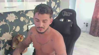 Masterchris9 live cam on Cam4