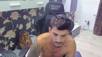 Masterchris9 live cam on Cam4