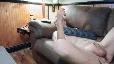 Mastrbates live cam on Cam4