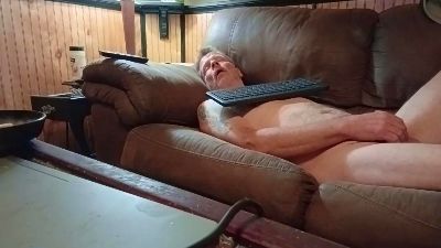 Mastrbates live cam on Cam4