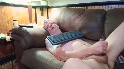 Mastrbates live cam on Cam4