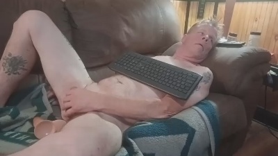 Mastrbates live cam on Cam4