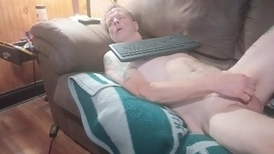 Mastrbates live cam on Cam4