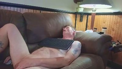 Mastrbates live cam on Cam4