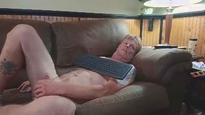 Mastrbates live cam on Cam4