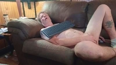 Mastrbates live cam on Cam4