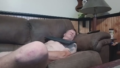 Mastrbates live cam on Cam4