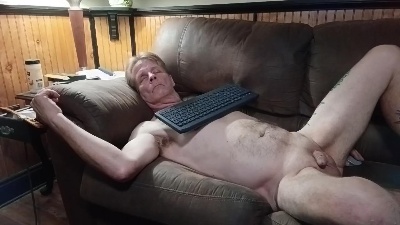 Mastrbates live cam on Cam4