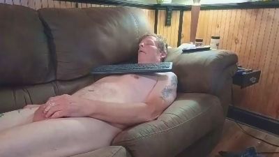 Mastrbates live cam on Cam4