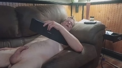 Mastrbates live cam on Cam4