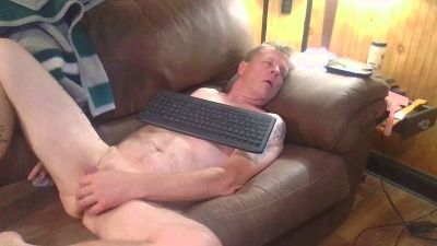 Mastrbates live cam on Cam4