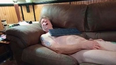 Mastrbates live cam on Cam4