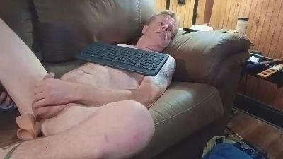 Mastrbates live cam on Cam4