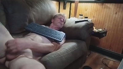 Mastrbates live cam on Cam4