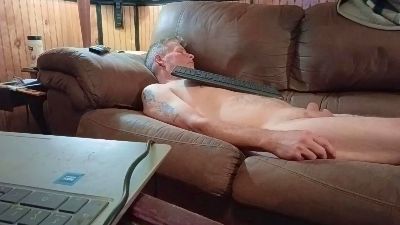 Mastrbates live cam on Cam4