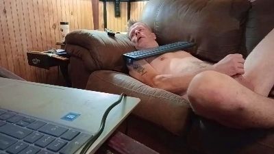 Mastrbates live cam on Cam4