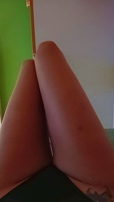 Materialgirl93 live cam on Cam4