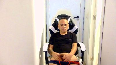 Matheocali25 live cam on Cam4