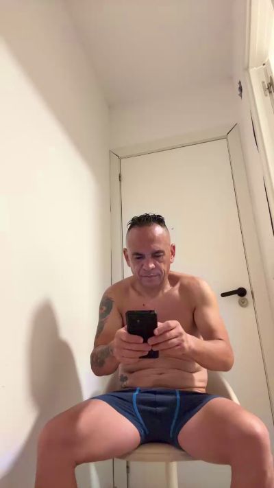Matheocali25 live cam on Cam4