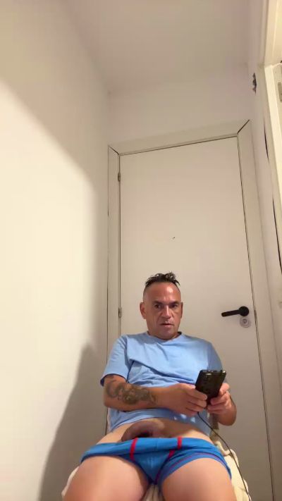 Matheocali25 live cam on Cam4