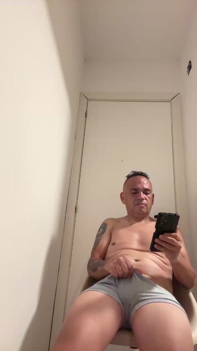 Matheocali25 live cam on Cam4