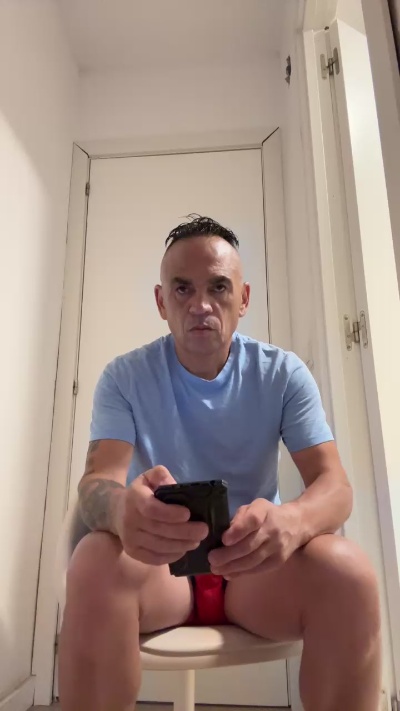 Matheocali25 live cam on Cam4