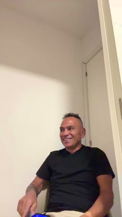 Matheocali25 live cam on Cam4