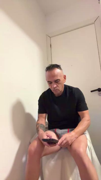 Matheocali25 live cam on Cam4