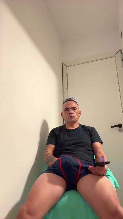 Matheocali25 live cam on Cam4