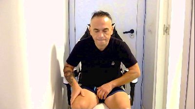 Matheocali25 live cam on Cam4