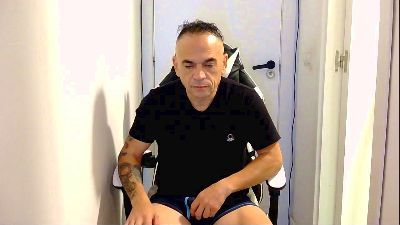 Matheocali25 live cam on Cam4