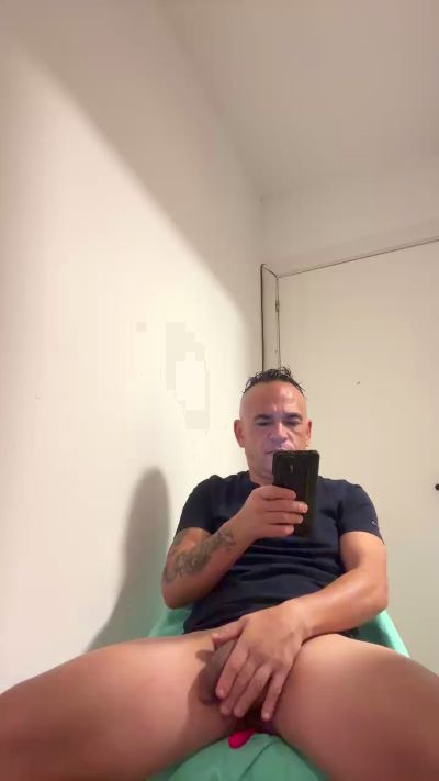 Matheocali25 live cam on Cam4