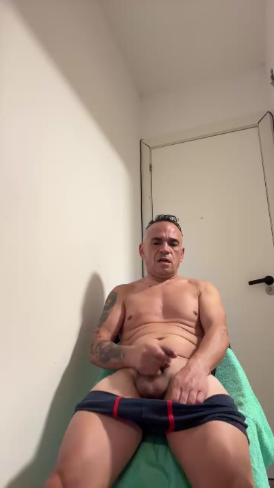 Matheocali25 live cam on Cam4
