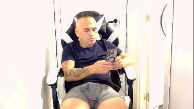 Matheocali25 live cam on Cam4