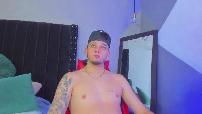 Mathewboy1 live cam on Cam4