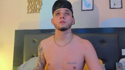 Mathewboy1 live cam on Cam4