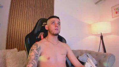 Mathewboy1 live cam on Cam4