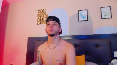 Mathewboy1 live cam on Cam4